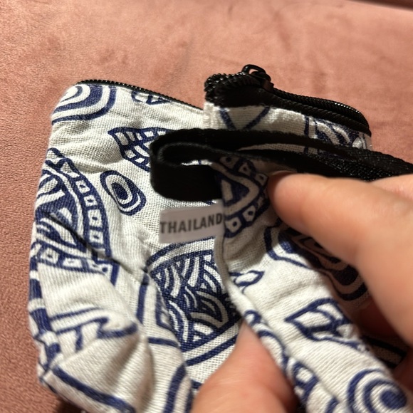 Small zipper pouch from Thailand - Picture 3 of 4